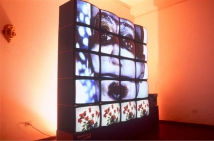 Theo Eshetu, Till Death Us Do Part, 1982-87, 20-Schirm Videowand-Installation. Photo: Theo Eshetu