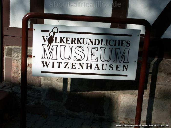 Völkerkundliches Museum Witzenhausen, zwischen Kassel und Göttingen. Das Schild vor dem Eingang.
